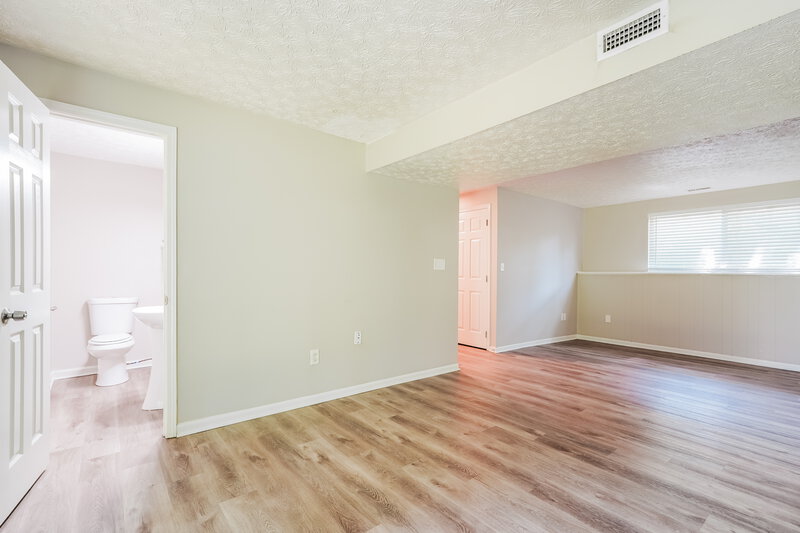2,220/Mo, 6978 Britwell Ln Reynoldsburg, OH 43068 Family Room View 3