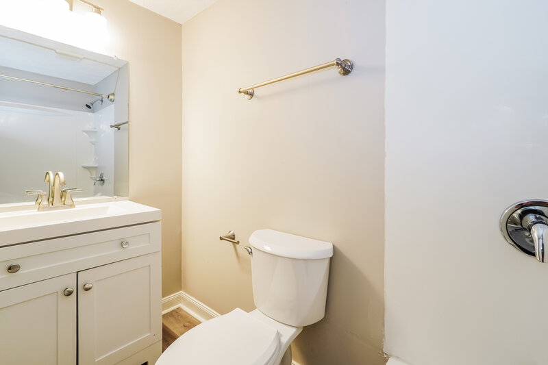2,220/Mo, 6978 Britwell Ln Reynoldsburg, OH 43068 Main Bathroom View