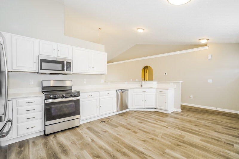 2,185/Mo, 6275 Pritchard Dr Galloway, OH 43119 Kitchen View 2