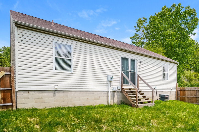 2,185/Mo, 6275 Pritchard Dr Galloway, OH 43119 Rear View 2