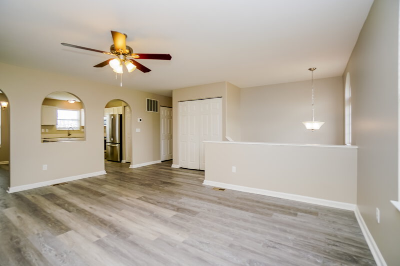 2,050/Mo, 6303 Greenhaven Ave Galloway, OH 43119 Living Room View 2