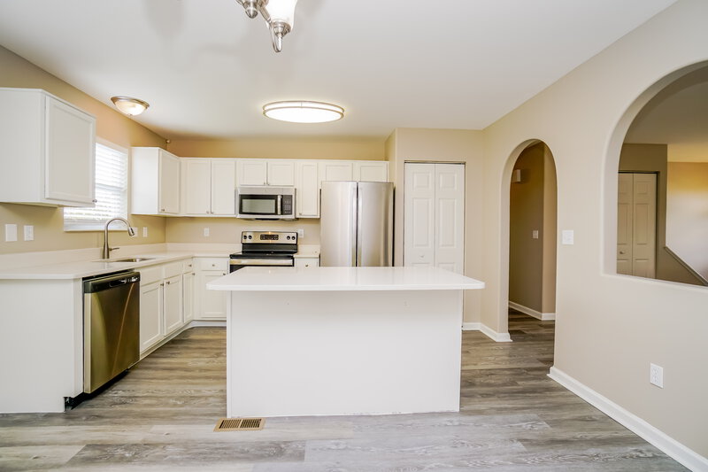 2,050/Mo, 6303 Greenhaven Ave Galloway, OH 43119 Kitchen View