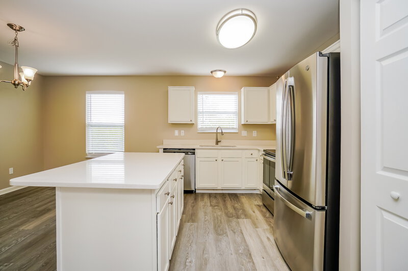 2,050/Mo, 6303 Greenhaven Ave Galloway, OH 43119 Kitchen View 3