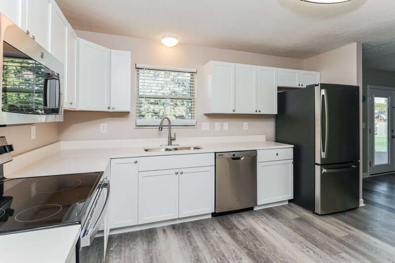 2,160/Mo, 2615 Copperwood Rd Hilliard, OH 43026 Kitchen View 2