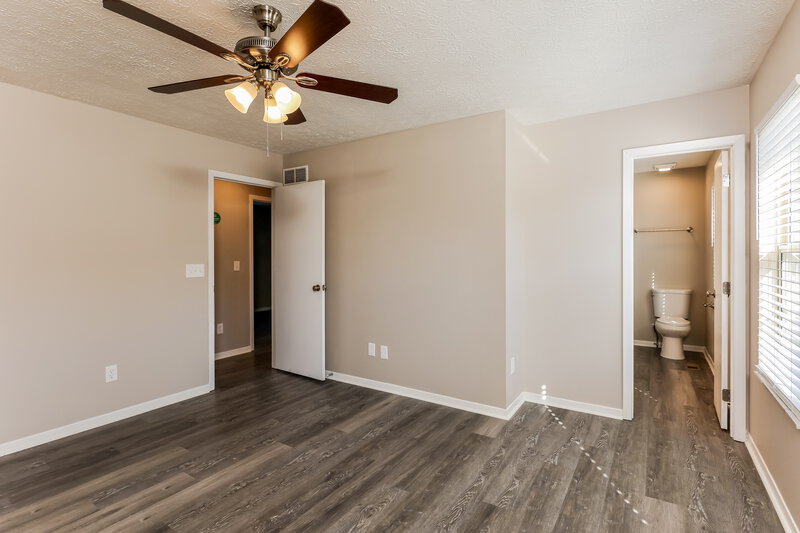 2,160/Mo, 2615 Copperwood Rd Hilliard, OH 43026 Main Bedroom View 2