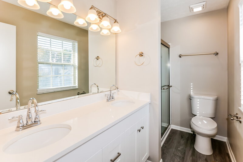 2,160/Mo, 2615 Copperwood Rd Hilliard, OH 43026 Main Bathroom View