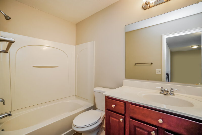 0/Mo, 2662 Aeden Dr Columbus, OH 43219 Bathroom View