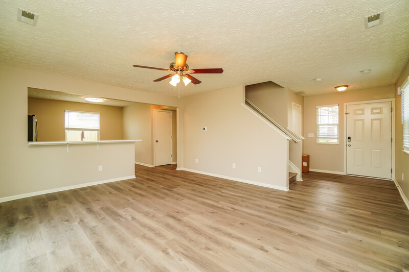 2,005/Mo, 3158 Kings Realm Ave Columbus, OH 43232 Living Room View 2