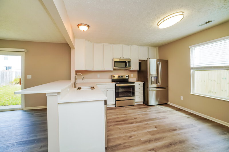 2,005/Mo, 3158 Kings Realm Ave Columbus, OH 43232 Living Room View 4