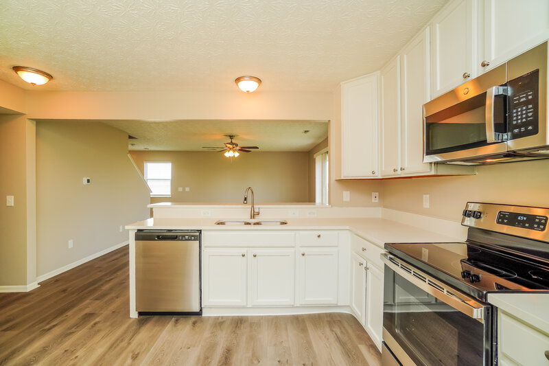 2,005/Mo, 3158 Kings Realm Ave Columbus, OH 43232 Living Room View 6