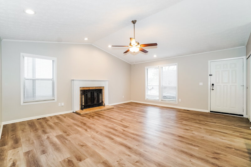 2,480/Mo, 3708 Fox Hunt Trl Columbus, OH 43221 Living Room View 2