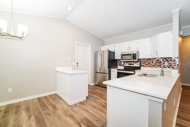 2,480/Mo, 3708 Fox Hunt Trl Columbus, OH 43221 Kitchen View