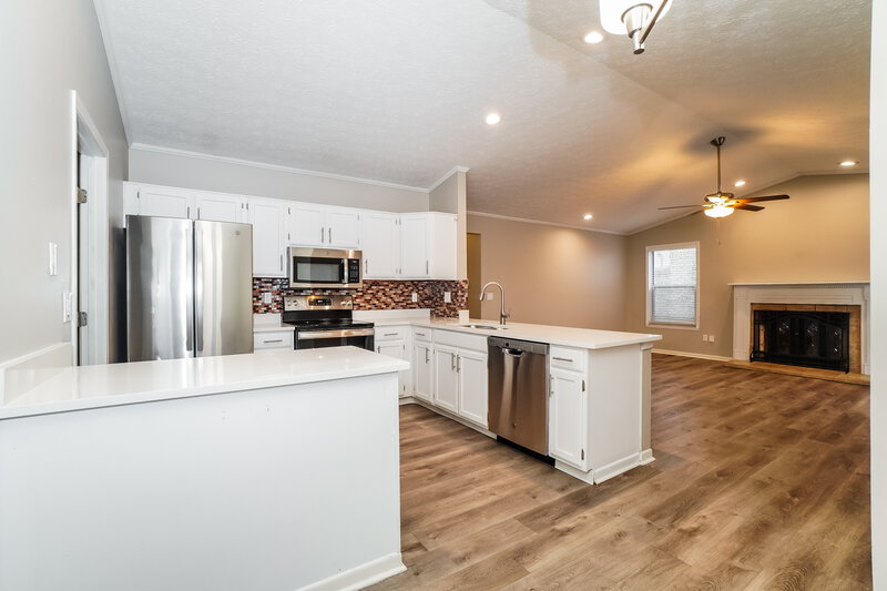 2,480/Mo, 3708 Fox Hunt Trl Columbus, OH 43221 Kitchen View 3