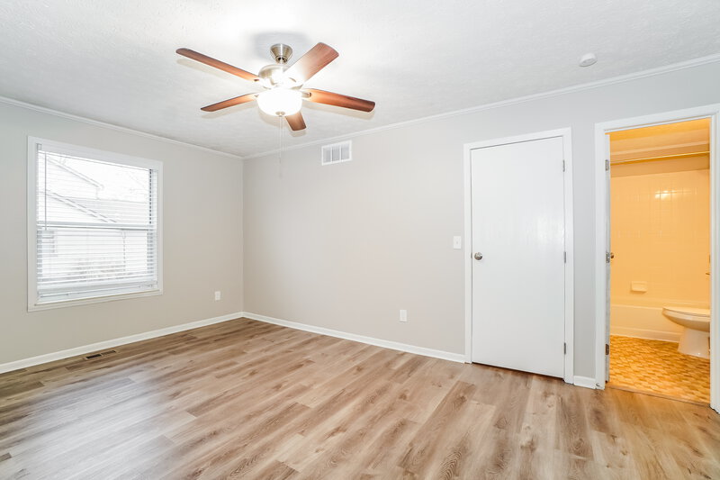 2,480/Mo, 3708 Fox Hunt Trl Columbus, OH 43221 Main Bedroom View 2