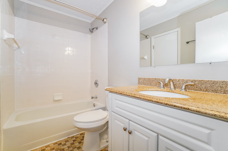 2,480/Mo, 3708 Fox Hunt Trl Columbus, OH 43221 Bathroom View