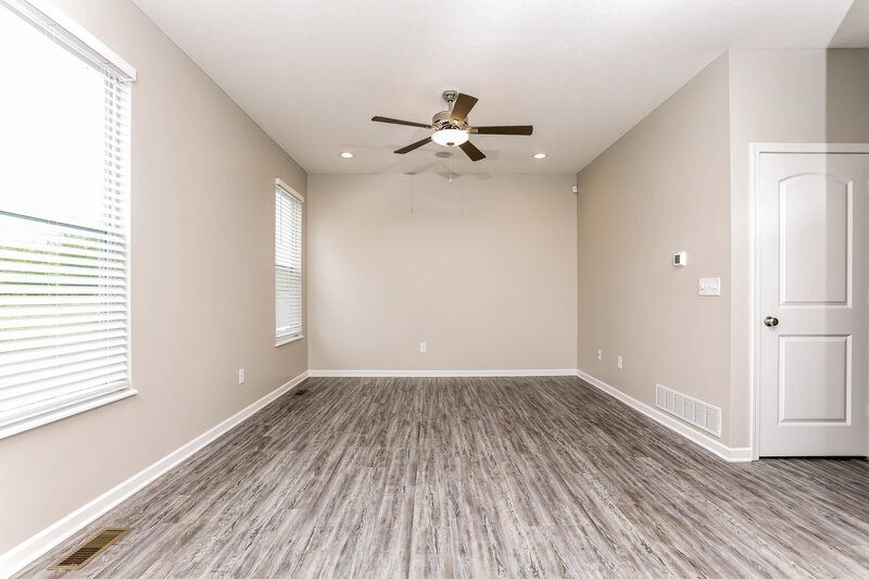 2,480/Mo, 948 Orwell St Lithopolis, OH 43136 Living Room View 2