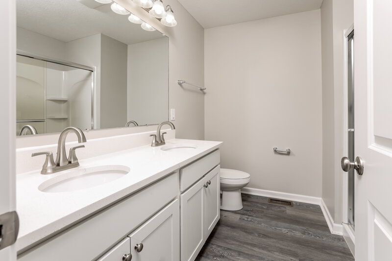 2,480/Mo, 948 Orwell St Lithopolis, OH 43136 Main Bathroom View