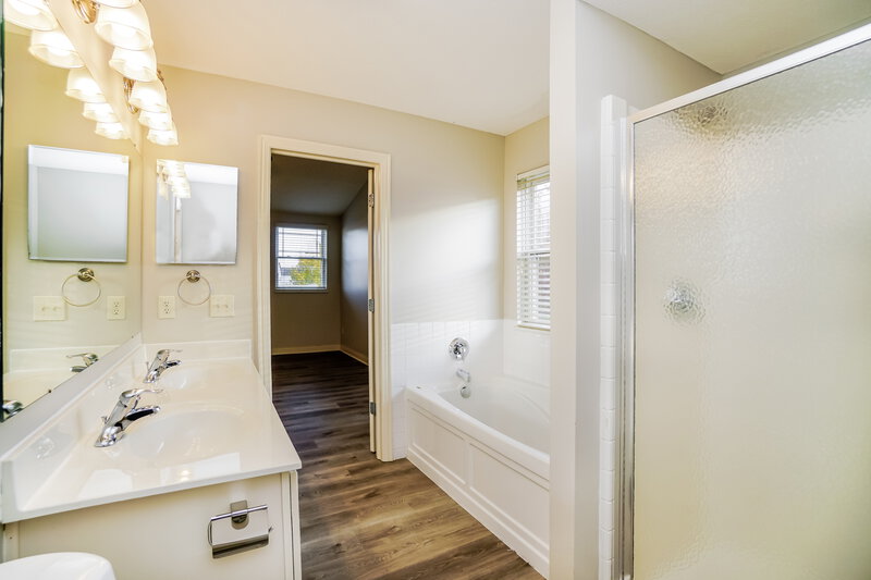 2,470/Mo, 608 Beckler Ln Delaware, OH 43015 Main Bathroom View