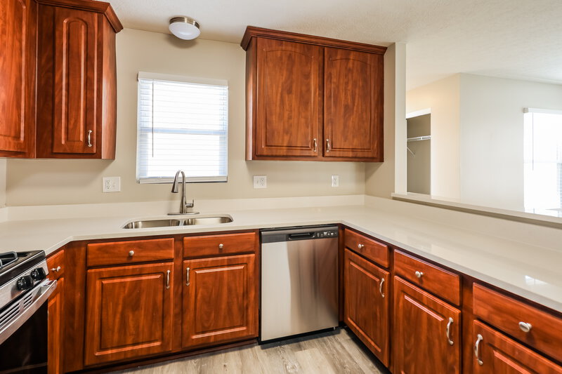 1,825/Mo, 4052 Sweet Shadow Ave Columbus, OH 43230 Kitchen View 2