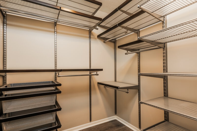 1,825/Mo, 4052 Sweet Shadow Ave Columbus, OH 43230 Walk In Closet View