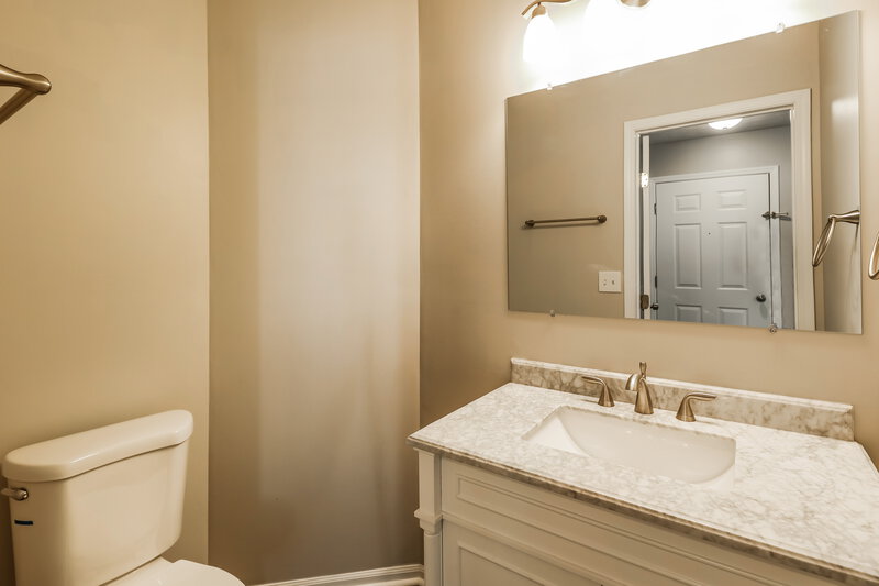 1,825/Mo, 4052 Sweet Shadow Ave Columbus, OH 43230 Bathroom View 2