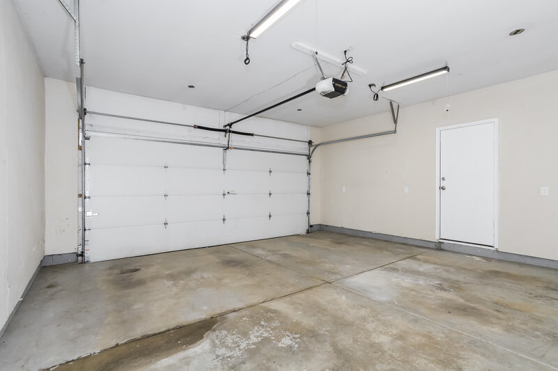 3,070/Mo, 5560 Deer Hill Dr Galloway, OH 43119 Garage View