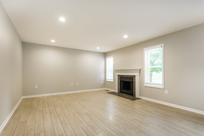 2,350/Mo, 11 Meadow Way SW Pataskala, OH 43062 Living Room View