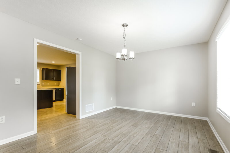 2,350/Mo, 11 Meadow Way SW Pataskala, OH 43062 Dining Room View
