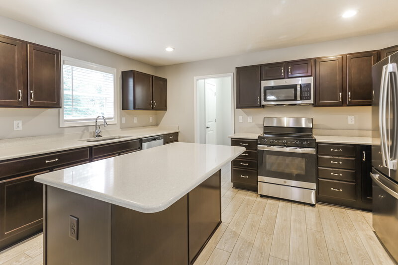 2,350/Mo, 11 Meadow Way SW Pataskala, OH 43062 Kitchen View
