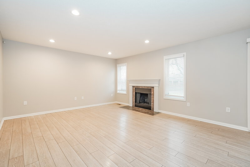 3,070/Mo, 11 Meadow Way SW Pataskala, OH 43062 Family Room View 2