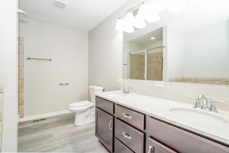 3,070/Mo, 11 Meadow Way SW Pataskala, OH 43062 Bathroom View 2