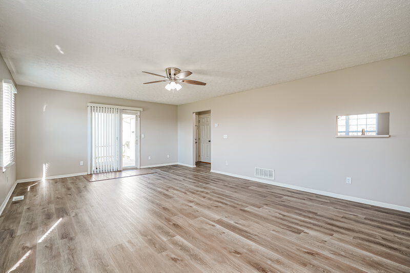 2,245/Mo, 171 Glengary Dr Delaware, OH 43015 Living Room View