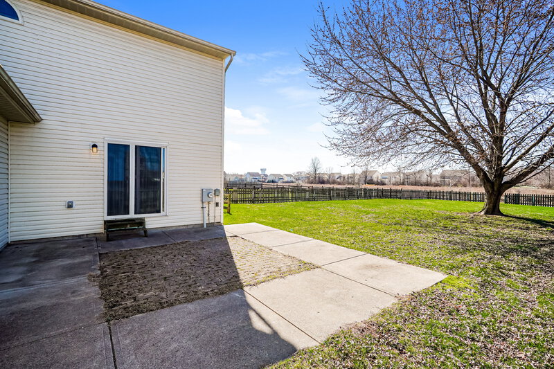 2,245/Mo, 171 Glengary Dr Delaware, OH 43015 Rear View