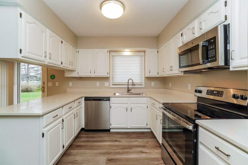 1,960/Mo, 27 Providence Lane Delaware, OH 43015 Kitchen View 2