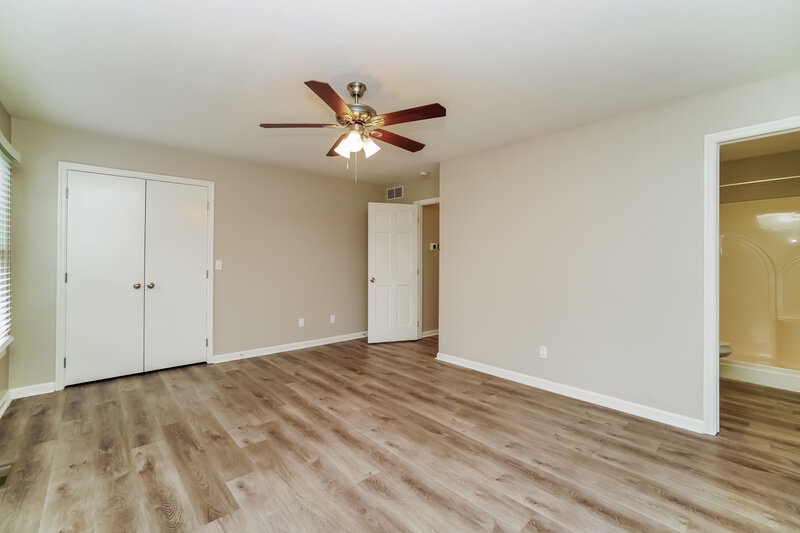 1,960/Mo, 27 Providence Lane Delaware, OH 43015 Main Bedroom View