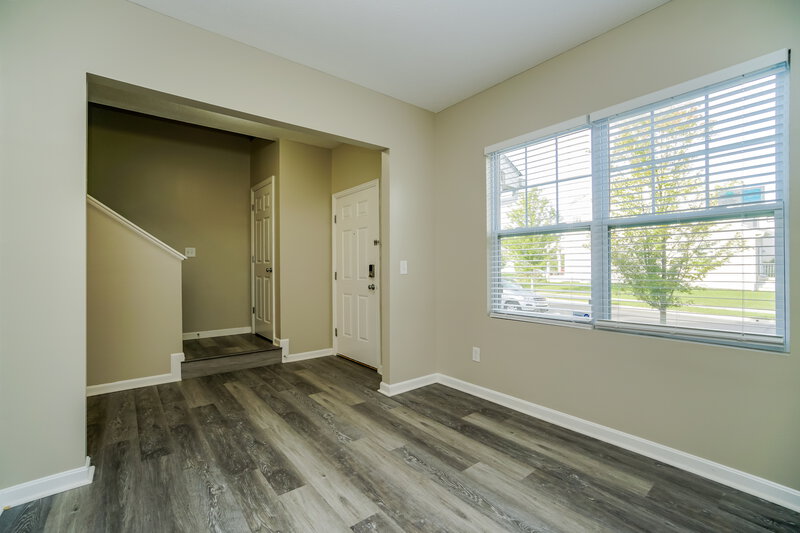 2,385/Mo, 2710 Aeden Dr Columbus, OH 43219 Living Room View