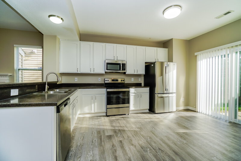 2,385/Mo, 2710 Aeden Dr Columbus, OH 43219 Kitchen View