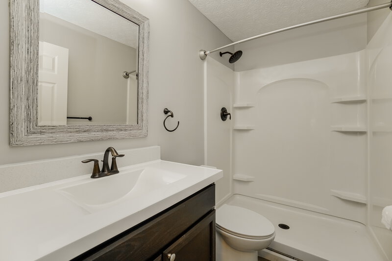 2,370/Mo, 5894 Gazelle Dr Galloway, OH 43119 Bathroom View