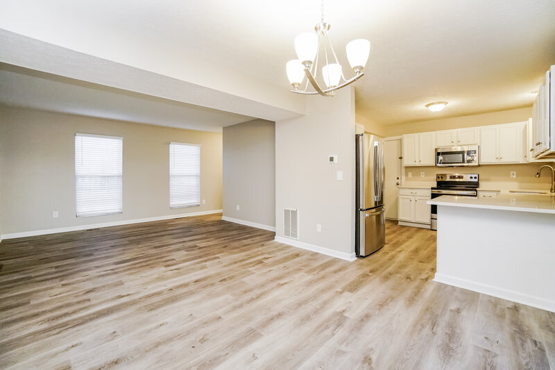 2,340/Mo, 490 Durham Ln Delaware, OH 43015 Living Room View 2