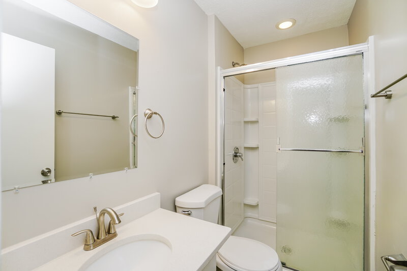 2,340/Mo, 490 Durham Ln Delaware, OH 43015 Main Bathroom View