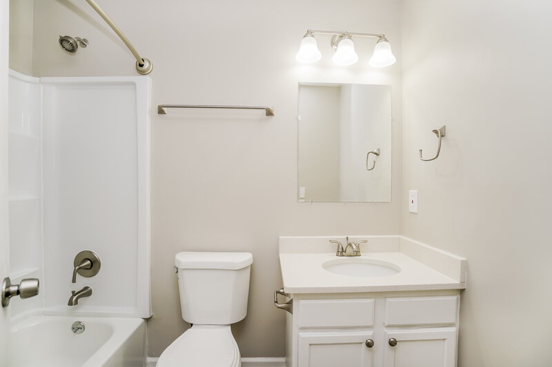 2,340/Mo, 490 Durham Ln Delaware, OH 43015 Bathroom View