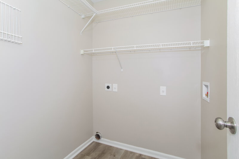 2,150/Mo, 5770 Gradey Pass Galloway, OH 43119 Laundry Room View