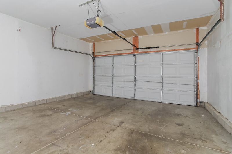 2,150/Mo, 5770 Gradey Pass Galloway, OH 43119 Garage View