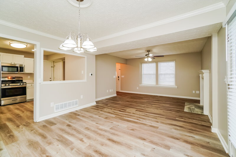 1,965/Mo, 7515 Kittansett Ln Pickerington, OH 43147 Dining Room View 2