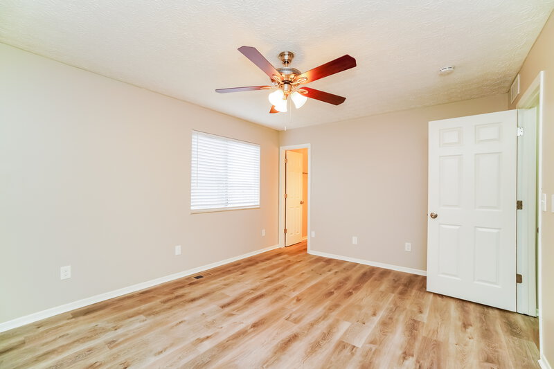 1,965/Mo, 7515 Kittansett Ln Pickerington, OH 43147 Main Bedroom View 2
