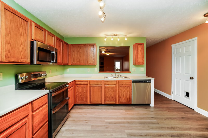 1,950/Mo, 3819 Liriope Street Canal Winchester, OH 43110 Kitchen View 2