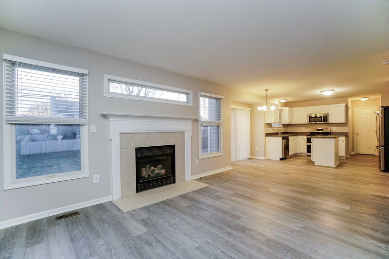 2,175/Mo, 438 Wheatfield Dr Delaware, OH 43015 Living Room View 2