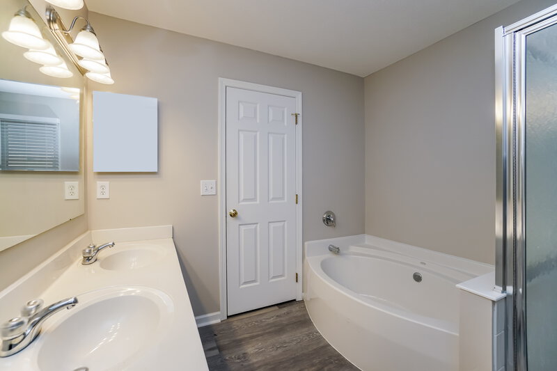2,175/Mo, 438 Wheatfield Dr Delaware, OH 43015 Main Bathroom View