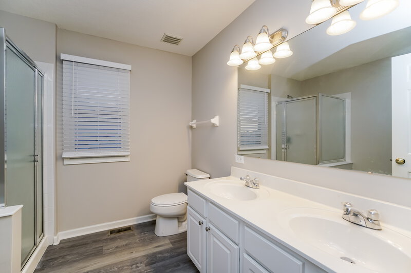 2,175/Mo, 438 Wheatfield Dr Delaware, OH 43015 Bathroom View