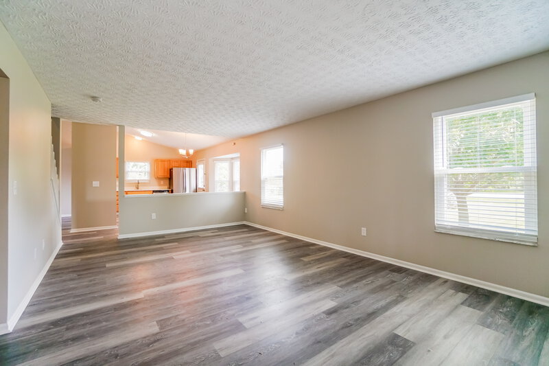 2,070/Mo, 1957 Berwick Court Delaware, OH 43015 Living Room View 3